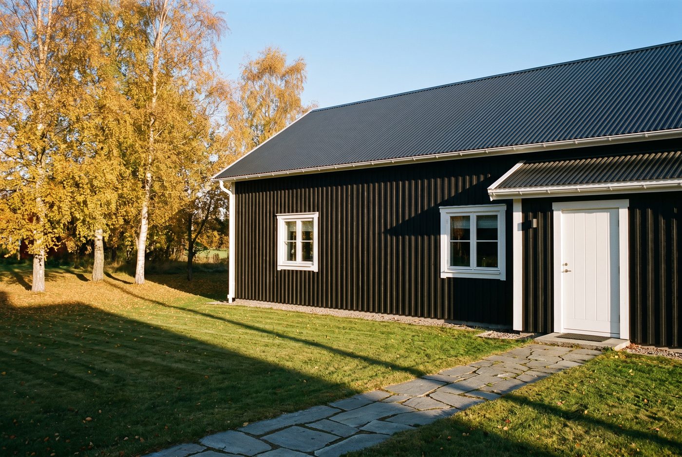 Huset efter nytt tak och ny fasad